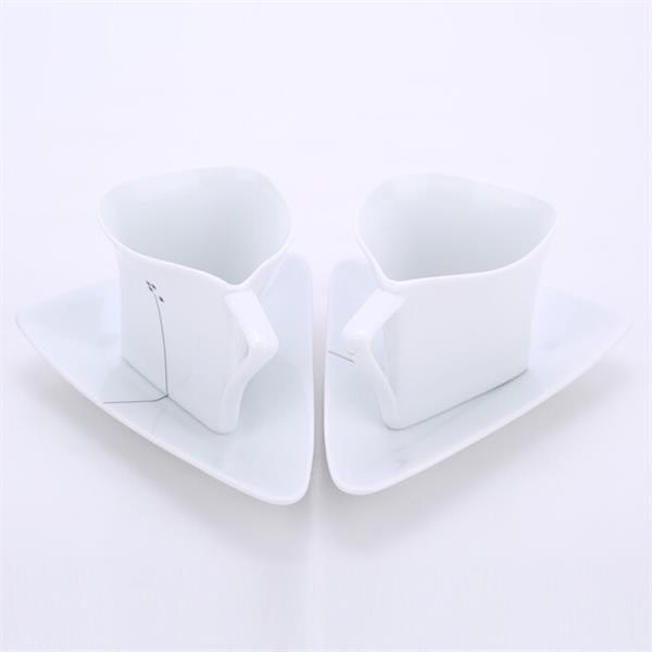 三角對(duì)杯